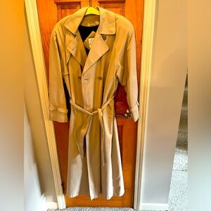 Ladies American Bazaar lined Beige Raincoat
Size 6